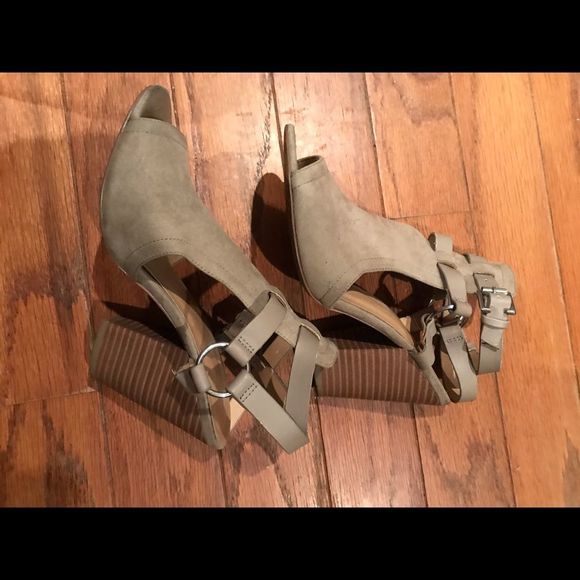 Joe’s jeans Ingrid block heel beige suede bootie sandals 6.5 free with bundle - Picture 6 of 6